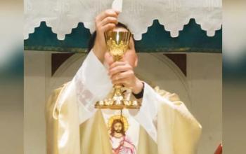 https://marianos.org/sites/default/files/field/image/fr-anthony-eucharist.jpg