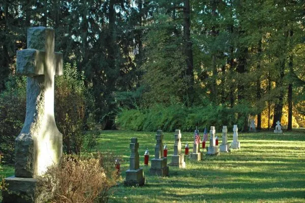 https://marianos.org/sites/default/files/field/image/0036mt_mic_cemetery062.jpg